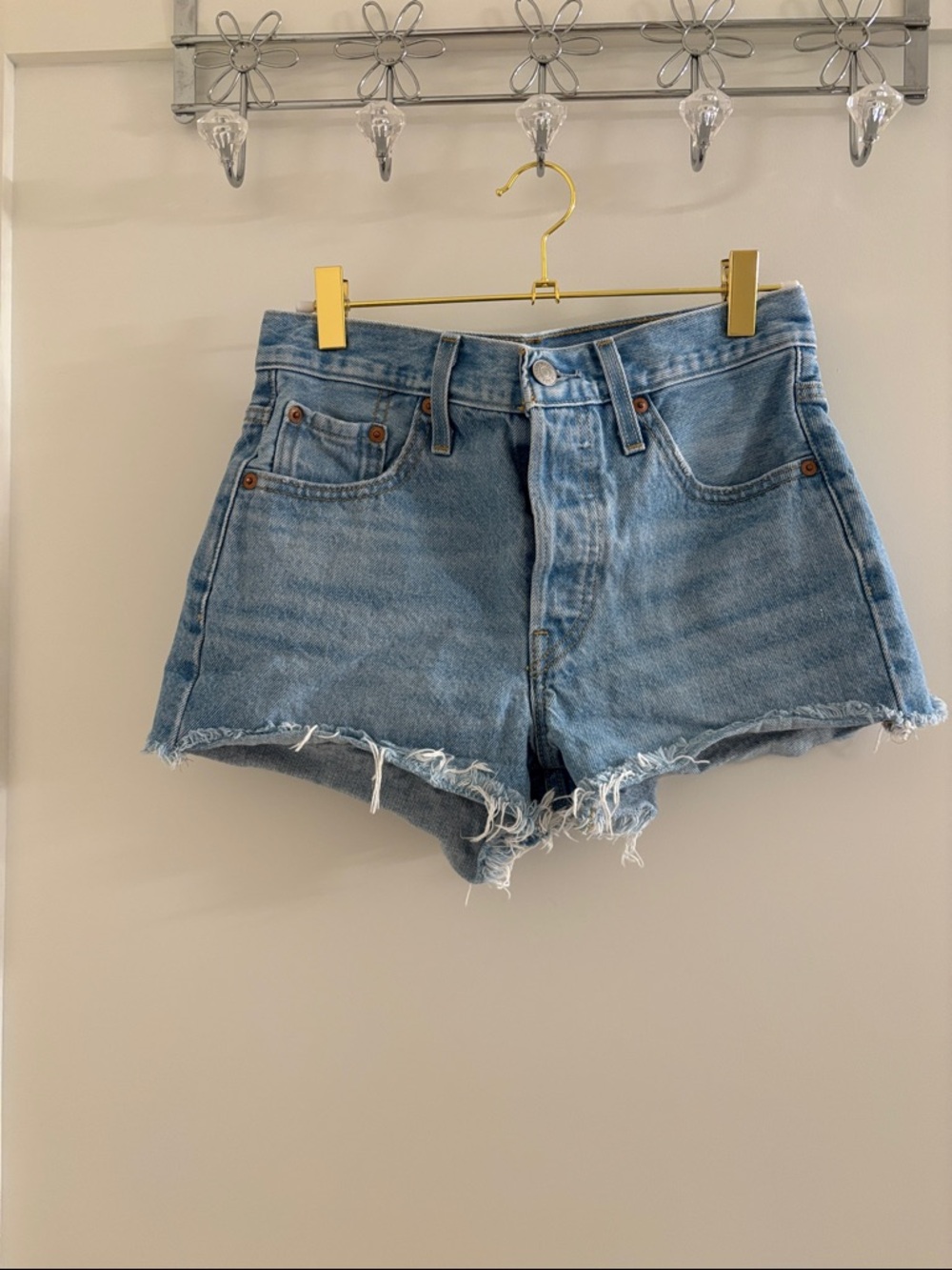 Levi's 501 Light Blue Frayed Hem Denim Shorts (25)